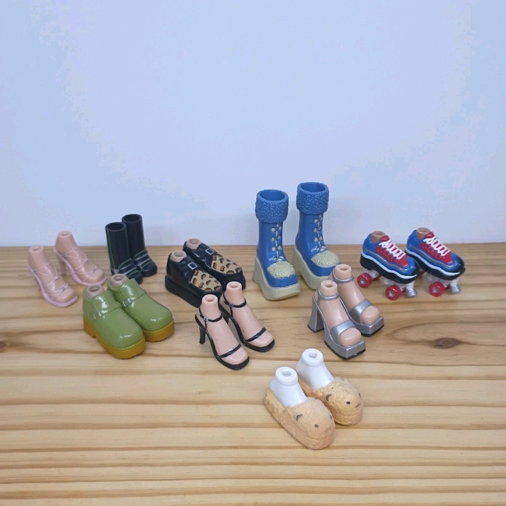 Vintage Bratz Dolls Y2K 2001-2004 Shoe Lot 9 Pairs Total Shoe Boot Roller skate